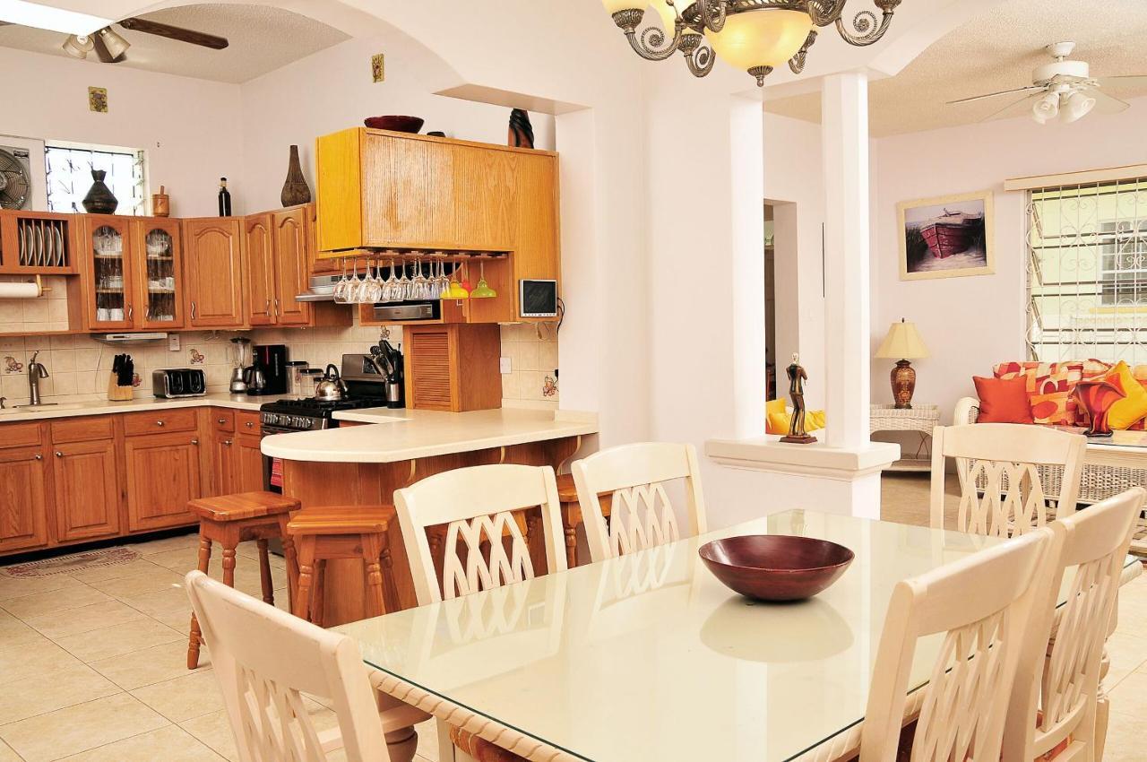 Welcome To The Unpretentious And Breezy Graceville, Steps Away From The Beach Saint James Exteriör bild