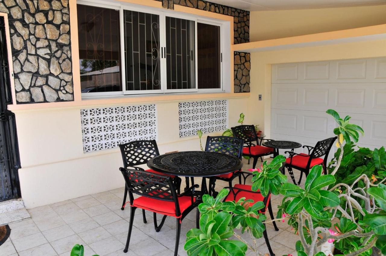 Welcome To The Unpretentious And Breezy Graceville, Steps Away From The Beach Saint James Exteriör bild