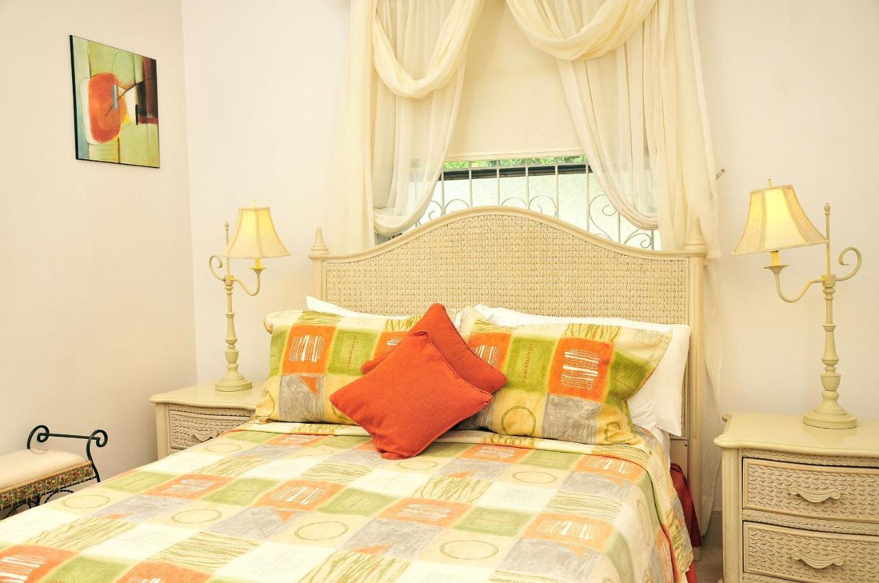 Welcome To The Unpretentious And Breezy Graceville, Steps Away From The Beach Saint James Exteriör bild