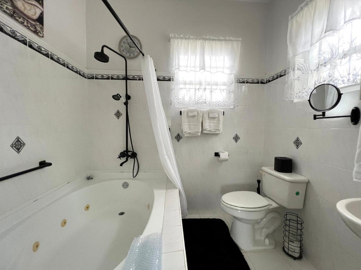Welcome To The Unpretentious And Breezy Graceville, Steps Away From The Beach Saint James Exteriör bild