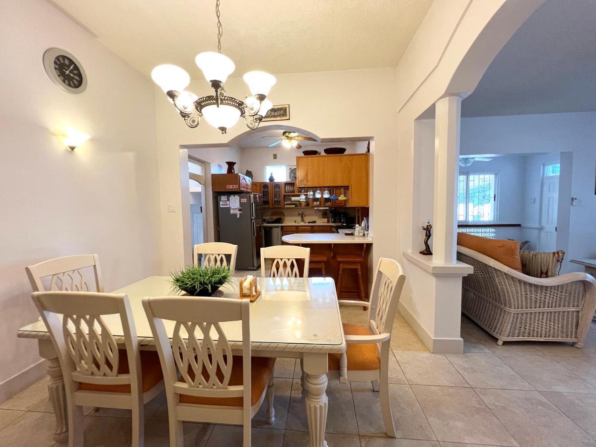 Welcome To The Unpretentious And Breezy Graceville, Steps Away From The Beach Saint James Exteriör bild