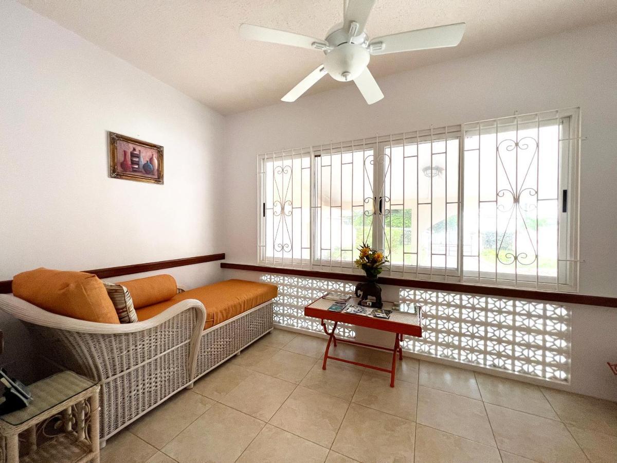 Welcome To The Unpretentious And Breezy Graceville, Steps Away From The Beach Saint James Exteriör bild